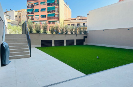 Garaje en venta en calle Laureà Miró