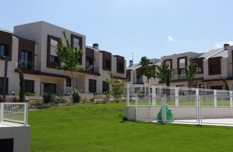 Chalet adosado en venta en avenida del Delta del Ebro, 12