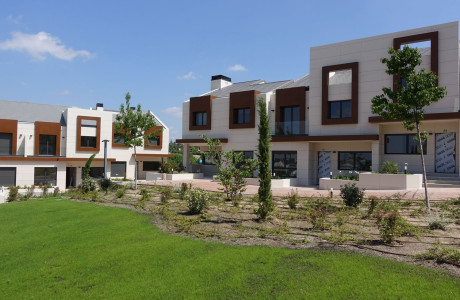 Chalet adosado en venta en avenida del Delta del Ebro, 12