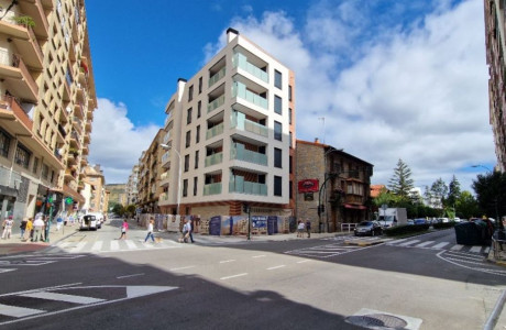 Piso en venta en calle Merindad de Sangüesa, 2