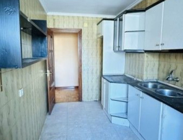 Piso en venta en calle Recesvinto, 2