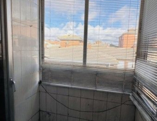 Piso en venta en calle Recesvinto, 2