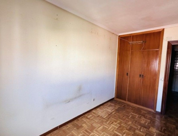 Piso en venta en calle Recesvinto, 2