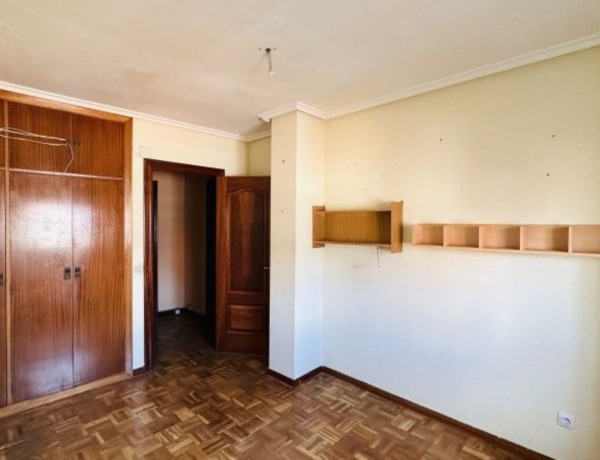 Piso en venta en calle Recesvinto, 2