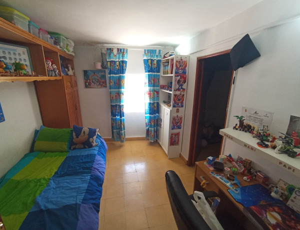 Chalet adosado en venta en Novés