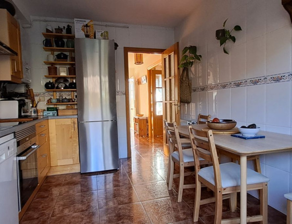 Chalet adosado en venta en calle de las Erillas, 27