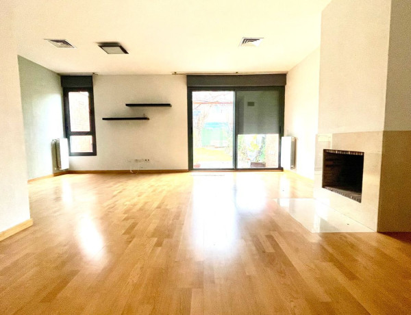 Chalet adosado en venta en calle José Echegaray, 1