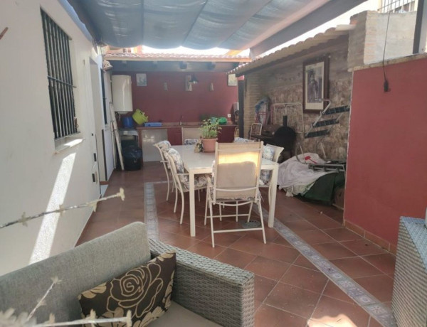 Chalet pareado en venta en Las Palmeras-Dehesilla