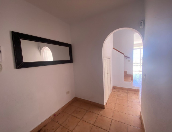 Chalet adosado en venta en calle Cortés