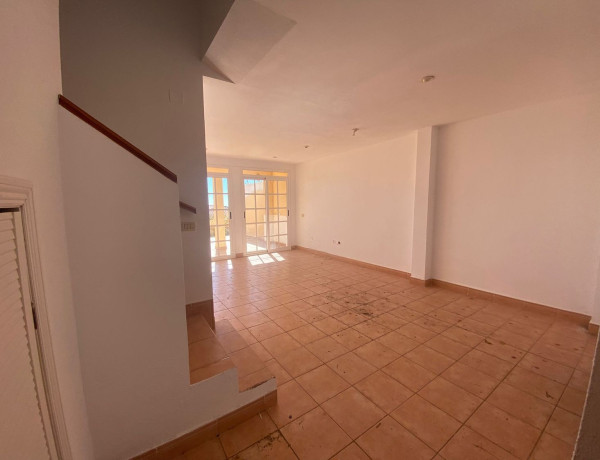 Chalet adosado en venta en calle Cortés