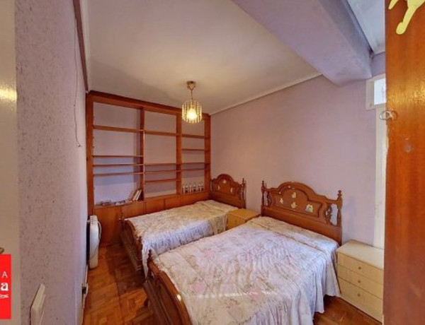 Piso en venta en Claveles, 3