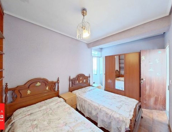 Piso en venta en Claveles, 3