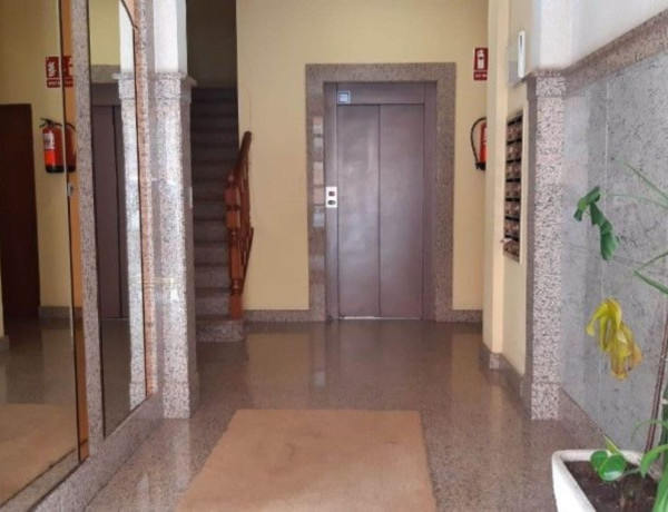 Piso en venta en calle República de Uruguai