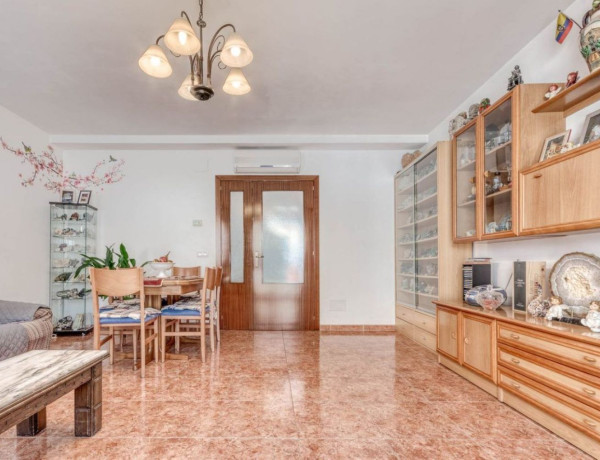 Chalet adosado en venta en calle ciutadella, 43