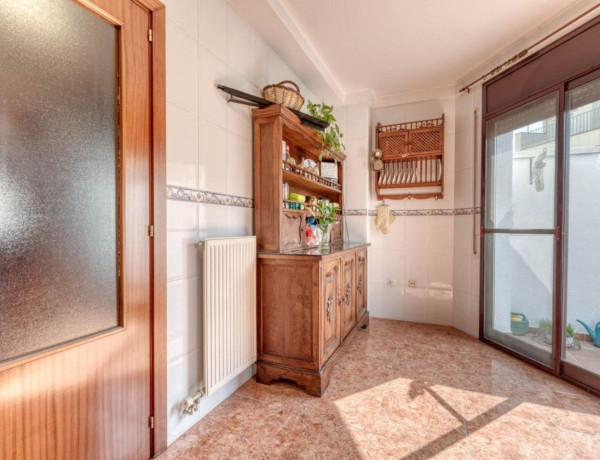 Chalet adosado en venta en calle ciutadella, 43