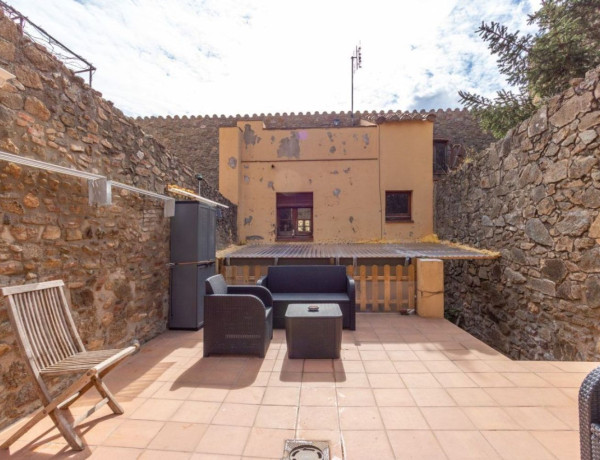 Chalet pareado en venta en calle figueres, 24