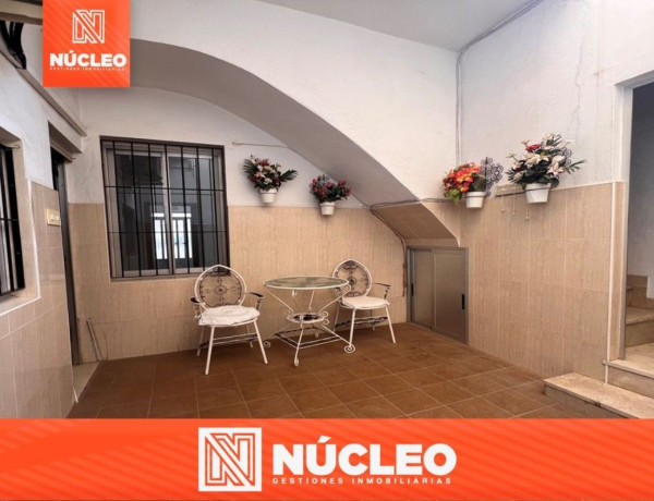 Chalet adosado en venta en calle la plana