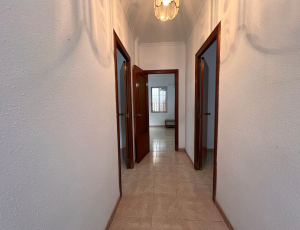 Chalet adosado en venta en calle la plana