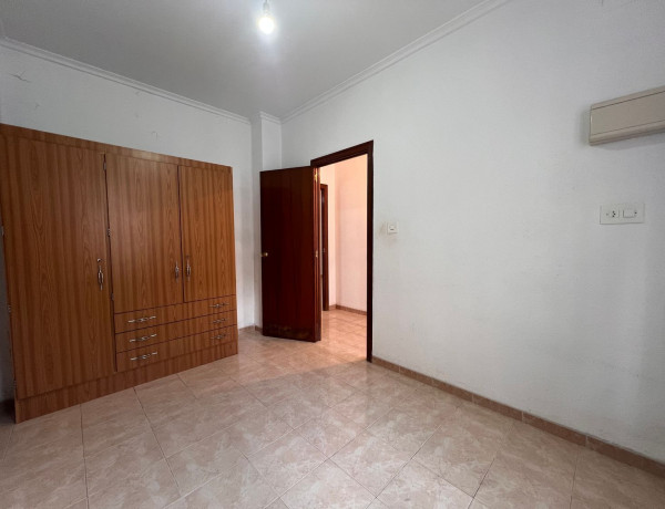 Chalet adosado en venta en calle la plana