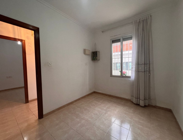 Chalet adosado en venta en calle la plana