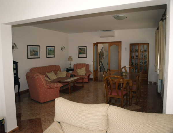 Alquiler de Casa o chalet independiente en maryvilla 9l