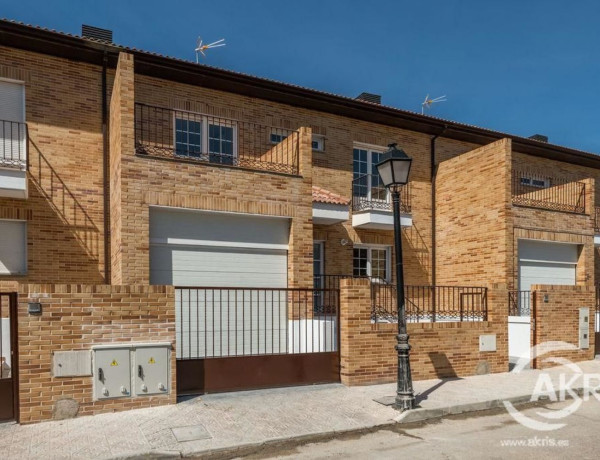 Chalet adosado en venta en Ugena