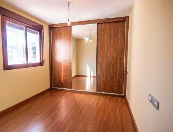 Piso en venta en calle Tulipán