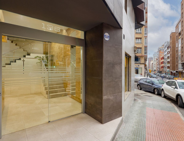 Piso en venta en calle Cabrales, 136