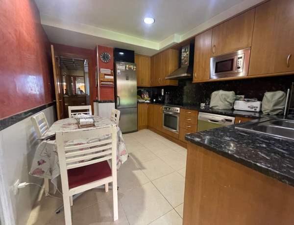 Chalet adosado en venta en Pau Vila