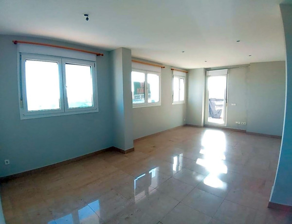 Chalet adosado en venta en calle Almendro el