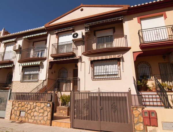 Chalet adosado en venta en calle Carlos Cano, 5