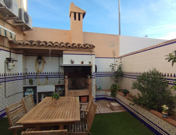 Chalet adosado en venta en calle La Lluna, 6