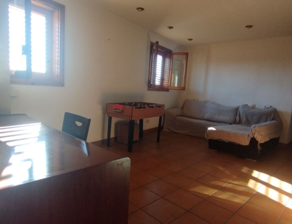 Chalet adosado en venta en calle La Lluna, 6