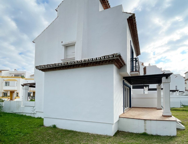 Chalet adosado en venta en Guadalobón