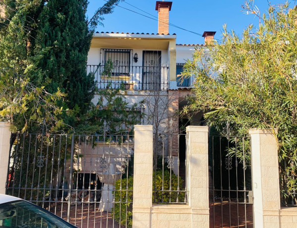 Chalet adosado en venta en calle Aldonza, 17