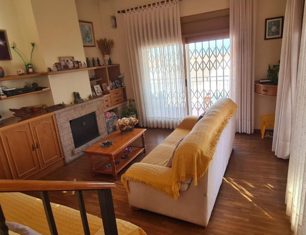 Casa o chalet independiente en venta en Nucli Urbà