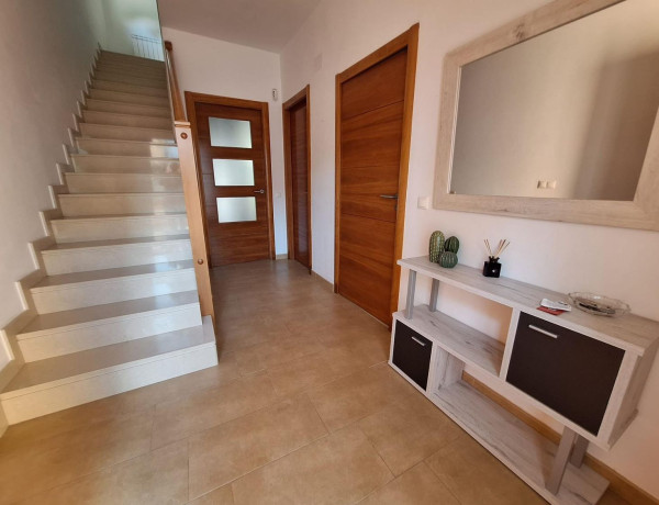 Chalet adosado en venta en Nucli Urbà