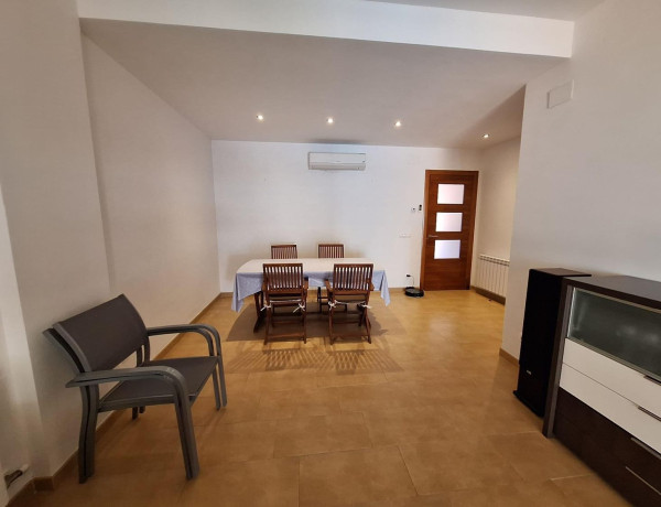 Chalet adosado en venta en Nucli Urbà