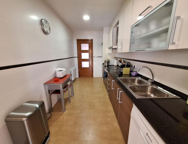 Chalet adosado en venta en Nucli Urbà