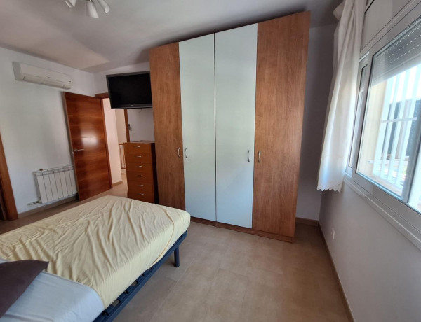 Chalet adosado en venta en Nucli Urbà