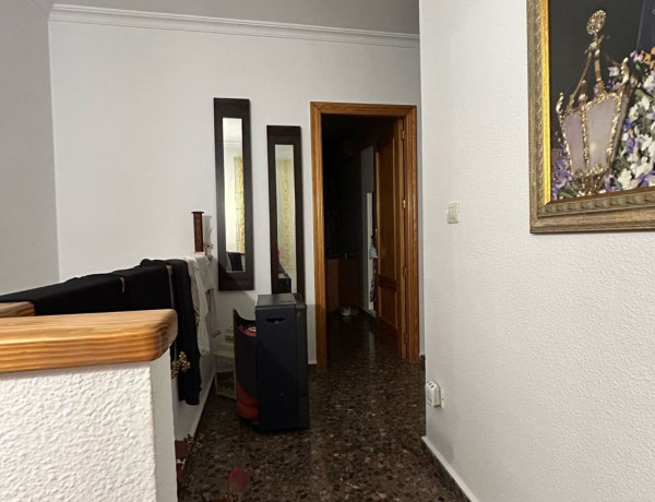 Chalet adosado en venta en calle Tomás Preciado, 8