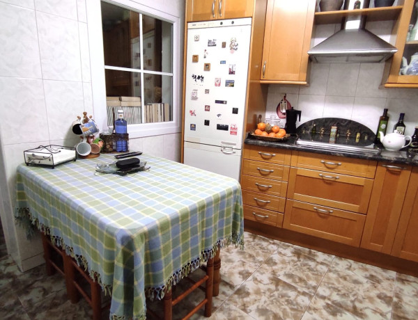 Chalet adosado en venta en calle Albacete