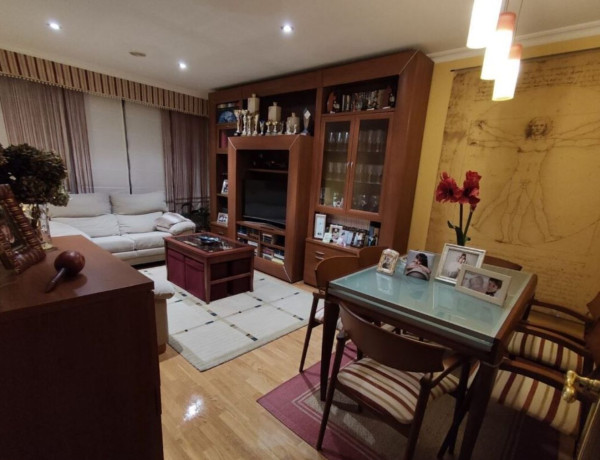 Piso en venta en avenida Álvaro Cunqueiro, 36