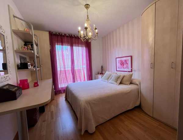 Chalet pareado en venta en calle Sant Jordi