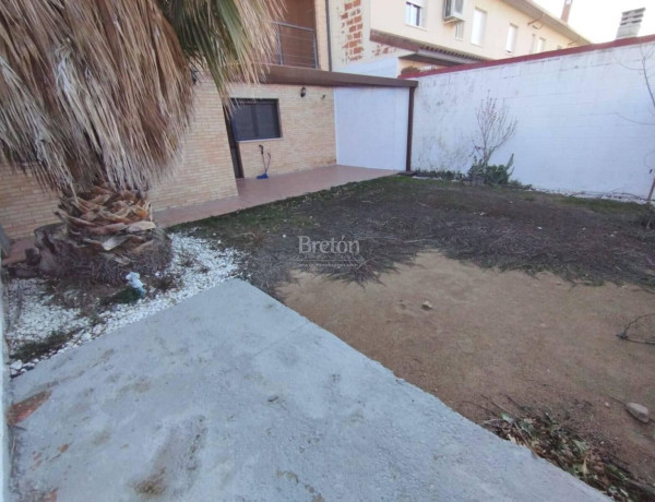 Chalet adosado en venta en calle Moliner María