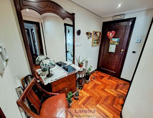 Piso en venta en avenida das Camelias