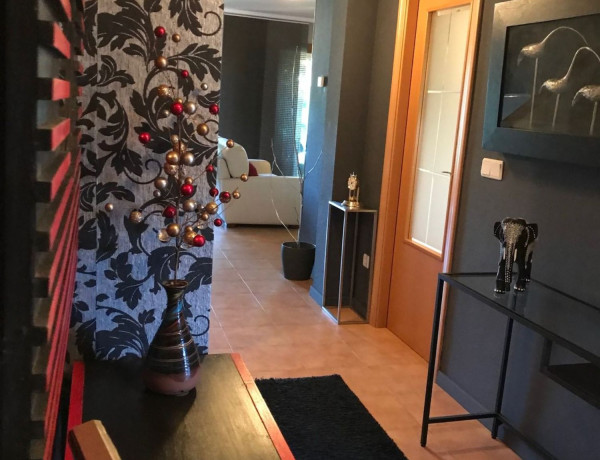 Chalet adosado en venta en calle Xacedos