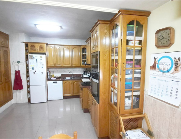 Chalet adosado en venta en calle Cristo