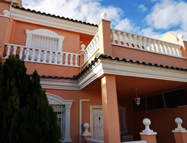 Chalet adosado en venta en Av. Carabasi, 9