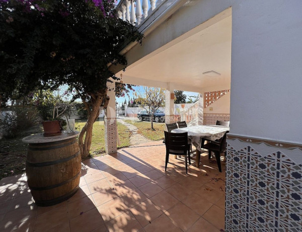 Chalet pareado en venta en Benajarafe